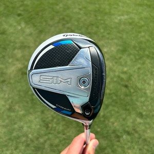 Taylormade Sim 3 wood. Golf.